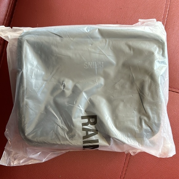 RAINS- Box Bag in Night - Picture 4 of 5